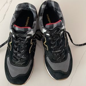 Men’s New Balance Classic Sneaker Size 8 Excellent Used Condition Black Suede